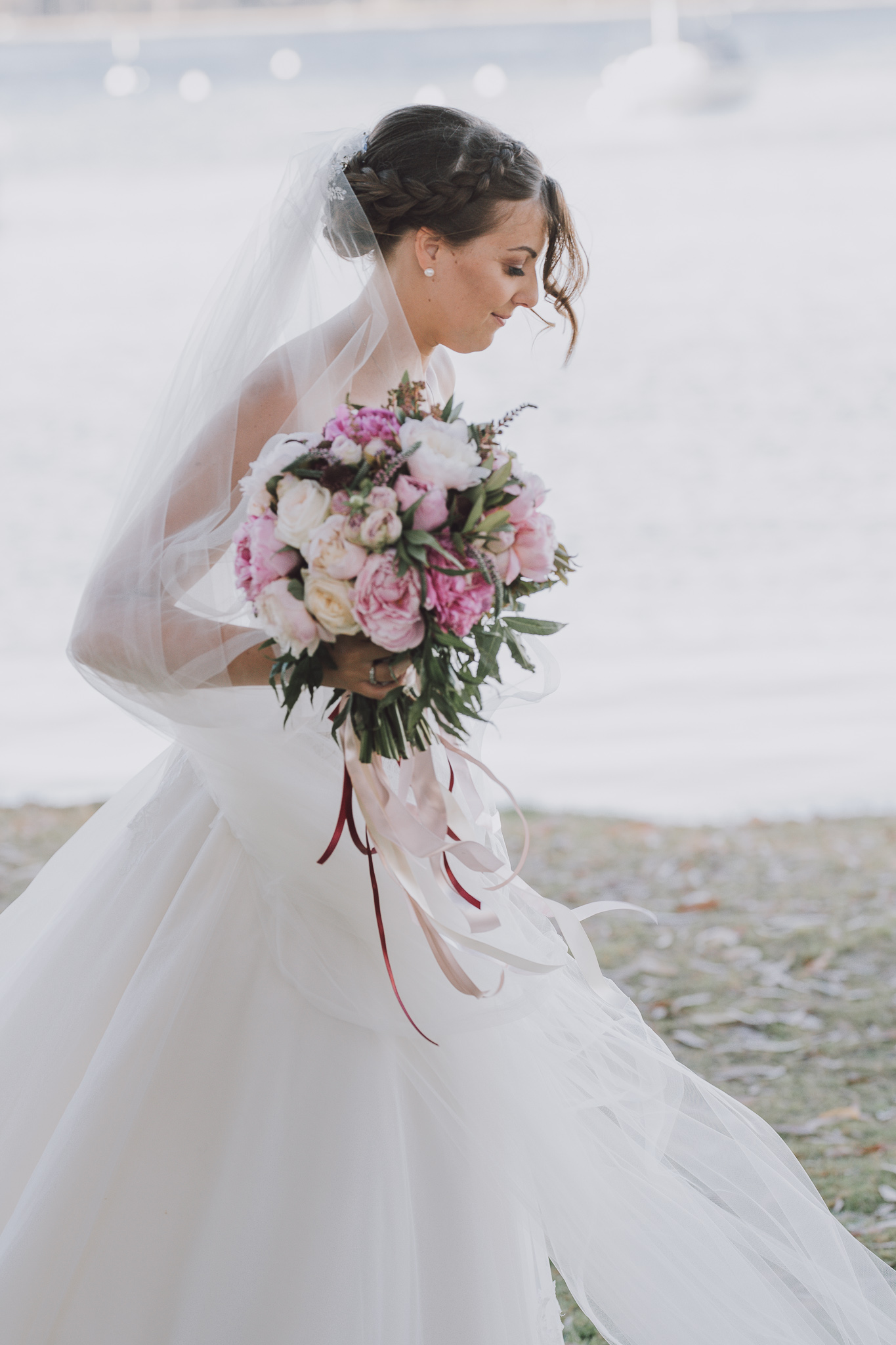 bride walking along holding her bouquet at Matilda Bay restaurant