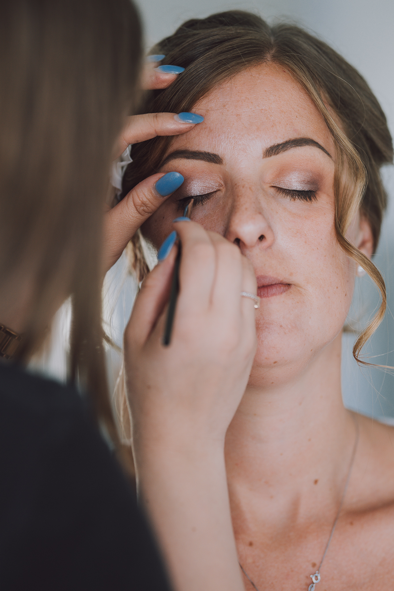 bride having her eye make-up done