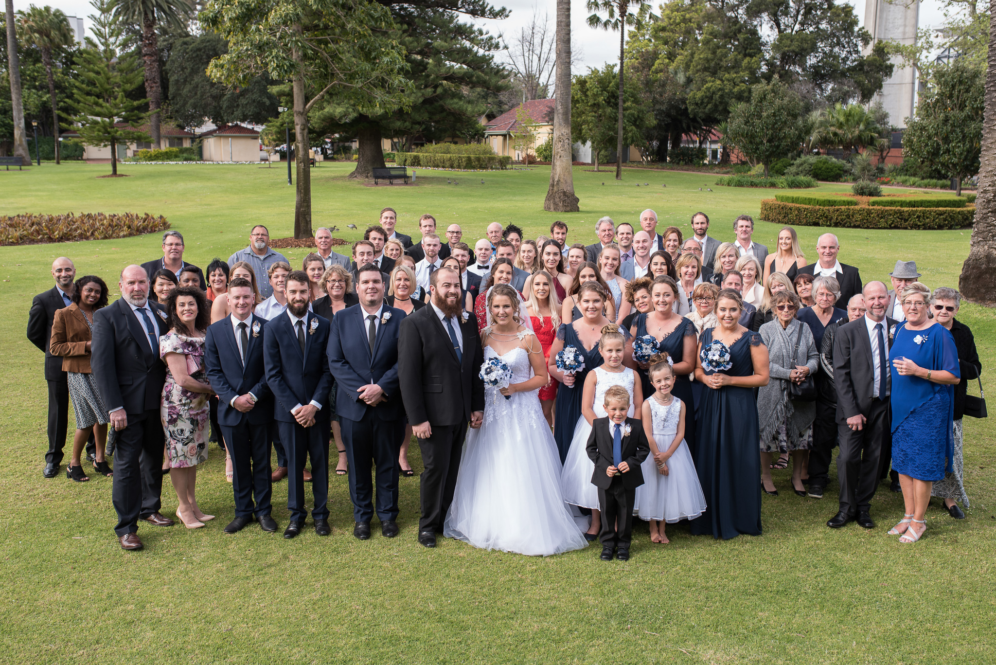 wedding group shot at Queens gardens